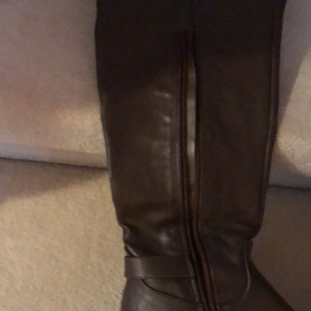 Fergalicios by Fergie, beautiful pair of boots, stretch provided top, EUC, brown - Picture 4 of 11